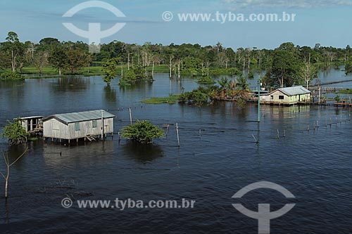  Subject: Houses on Amazon River in flood season / Place: Itacoatiara city - Amazonas state (AM) - Brazil / Date: 07/2012 