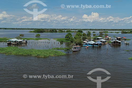  Subject: Houses on Amazon River in flood season / Place: Manaus city - Amazonas state (AM) - Brazil / Date: 07/2012 