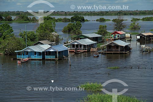  Subject: Houses on Amazon River in flood season / Place: Manaus city - Amazonas state (AM) - Brazil / Date: 07/2012 