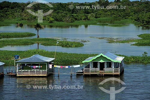  Subject: Houses on Amazon River in flood season / Place: Manaus city - Amazonas state (AM) - Brazil / Date: 07/2012 