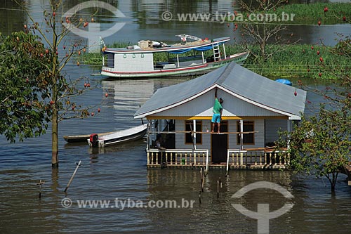  Subject: House on Amazon River in flood season / Place: Manaus city - Amazonas state (AM) - Brazil / Date: 07/2012 