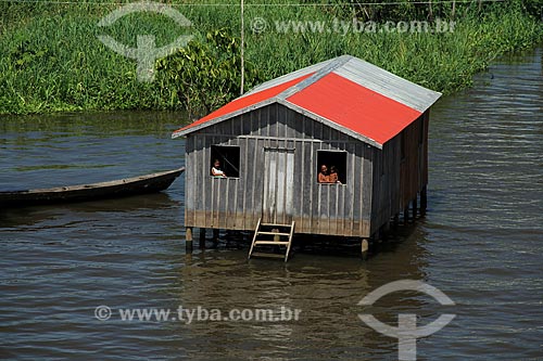  Subject: House on Amazon River in flood season / Place: Manaus city - Amazonas state (AM) - Brazil / Date: 07/2012 