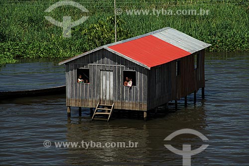  Subject: House on Amazon River in flood season / Place: Manaus city - Amazonas state (AM) - Brazil / Date: 07/2012 