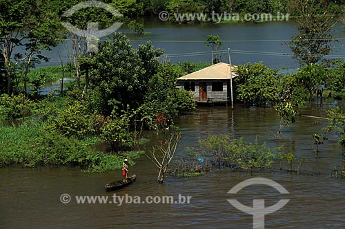  Subject: House on Amazon River in flood season / Place: Manaus city - Amazonas state (AM) - Brazil / Date: 07/2012 