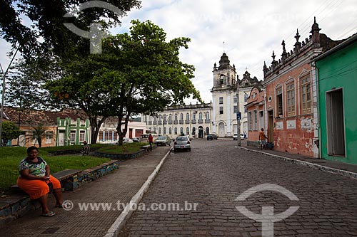  Subject: Street of Cachoeira city with the Holy House of Mercy Church-Hospital (1729) - also known as Sao Joao de Deus Hospital / Place: Cachoeira city - Bahia state (BA) - Brazil / Date: 07/2012 