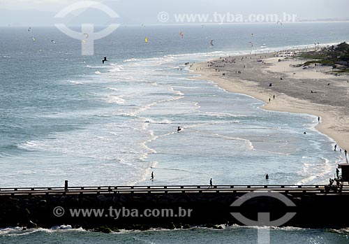  Subject: Practitioners of kitesurfing and bathers at Pepe Beach and pier the Quebra-Mar / Place: Rio de Janeiro city - Rio de Janeiro state (RJ) - Brazil / Date: 04/2012 