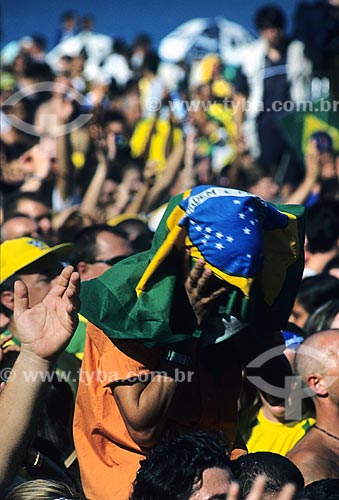  Subject: Football fans commemorating on Copacabana during a match of the Brazilian team at the World Cup 2006 / Place: Rio de Janeiro city - Rio de Janeiro state (RJ) - Brazil / Date: 06/2006 