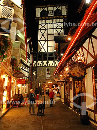  Subject: Shops on Vila Capivari with night lighting / Place: Capivari neighborhood - Campos do Jordao city - Sao Paulo state (SP) - Brazil / Date: 09/2012 