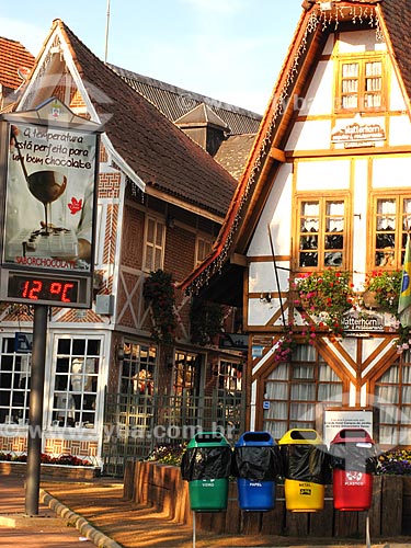  Subject: Shops and street clock in Capivari Square / Place: Capivari neighborhood - Campos do Jordao city - Sao Paulo state (SP) - Brazil / Date: 09/2012 