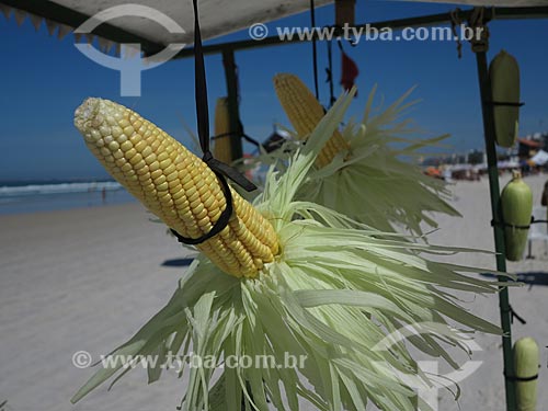  Subject: Corn on sale in tent on the Forte Beach / Place: Cabo Frio city - Rio de Janeiro state (RJ) - Brazil / Date: 08/2012 