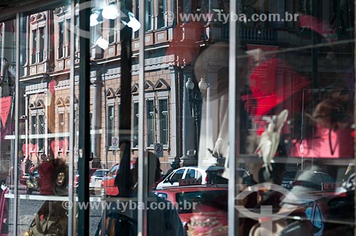  Subject: Shop window of commerce in the city center / Place: Porto Alegre city - Rio Grande do Sul state (RS) - Brazil / Date: 06/2012 