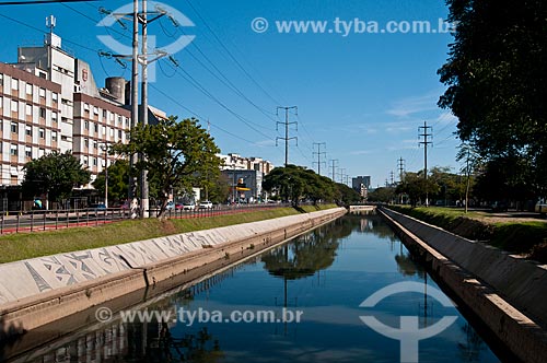  Subject: Between the tracks from Avenida Ipiranga and  Partenon neighborhood / Place: Porto Alegre city - Rio Grande do Sul state (RS) - Brazil / Date: 07/2012 