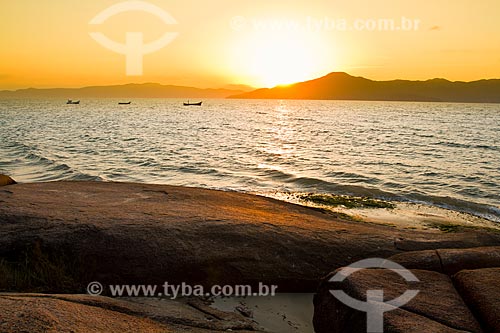  Subject: Sunset at Daniela Beach / Place: Florianopolis city - Santa Catarina state (SC) - Brazil / Date: 08/2012 