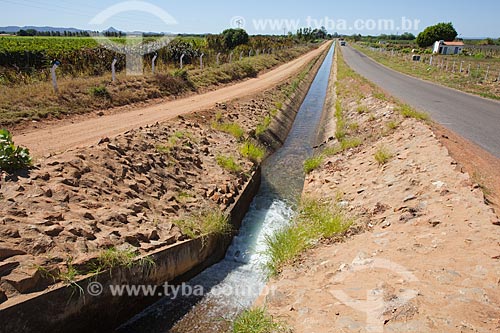  Subject: Irrigation channel of Irrigation District of Perimeter Senador Nilo Coelho / Place: Petrolina city - Pernambuco state (PE) - Brazil / Date: 06/2012 