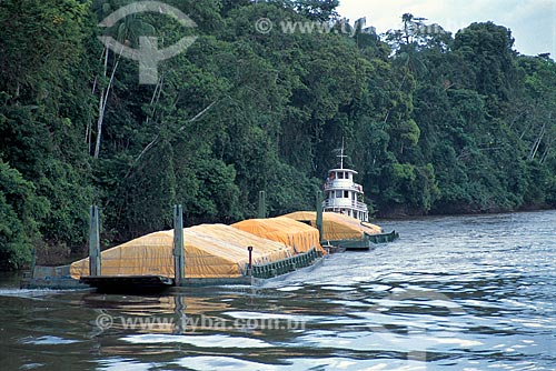  Subject: River transport of cargo in Rio Negro / Place: Amazonas state (AM) - Brazil / Date: 2002 