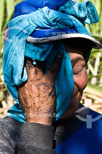  Subject: Woman sugarcane cutter of Ester Ethanol and Sugar Plant / Place: Cosmopolis city - Sao Paulo state (SP) - Brazil / Date: 05/2008 