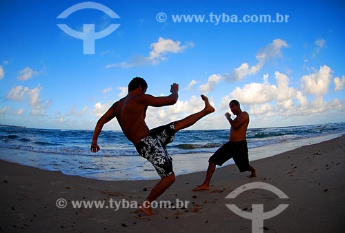  Subject: Men playing capoeira in Scar Reef Beach / Place: Camaçari city - Bahia state (BA) - Brazil / Date: 08/2009 