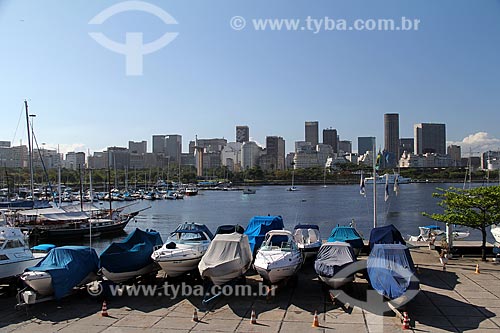  Boats at Gloria Marina with Guanabara Bay and buildings of the Rio de Janeiro city town in the background  - Rio de Janeiro city - Rio de Janeiro state (RJ) - Brazil