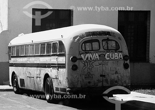  Subject: Bus parked on a street in Havana / Place: Havana - Cuba - Central America / Date: 06/2004 