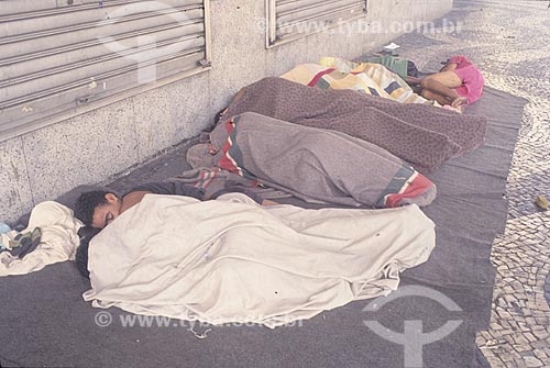  Subject: Homeless sleeping in front of the business establishment / Place: Rio de Janeiro city - Rio de Janeiro state (RJ) - Brazil / Date: Década de 90 