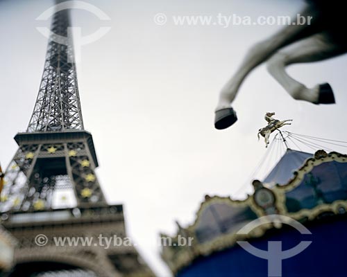  Subject: Eiffel Tower (1889) and a Carrousel / Place: Paris - France - Europe / Date: 12/2008 