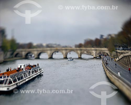 Subject: Boat on Seine River with Royal Bridge (1689)  in background / Place: Paris - France - Europe / Date: 12/2008 