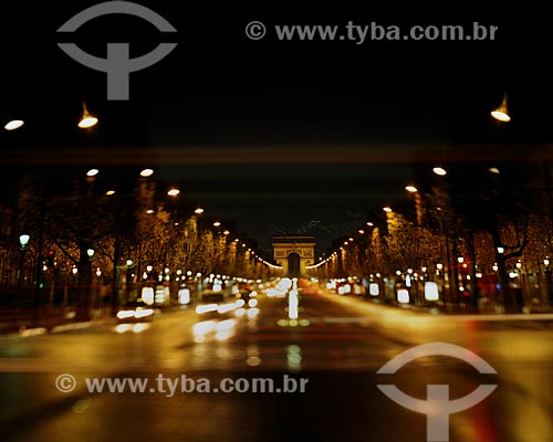  Subject: Champs Elysees Avenue (Avenue des Champs-Élysées) with Triumphal Arche (Arc de Triomphe) in background / Place: Paris - France - Europe / Date: 01/2009 
