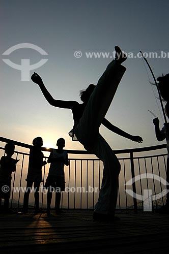  Subject: Group of children playing capoeira on the hill of Providence / Place: Gamboa neighborhood - Rio de Janeiro state (RJ) - Brazil / Date: 10/2007 