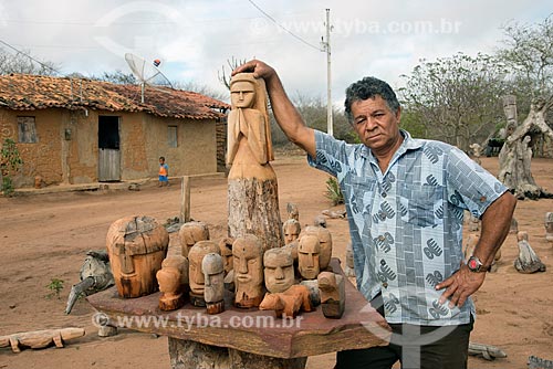  Subject: Craftsman popular Jose Bezerra dos Santos in Catimbau National Park where it lives / Place: Buique city - Pernambuco state (PE) - Brazil / Date: 08/2012 