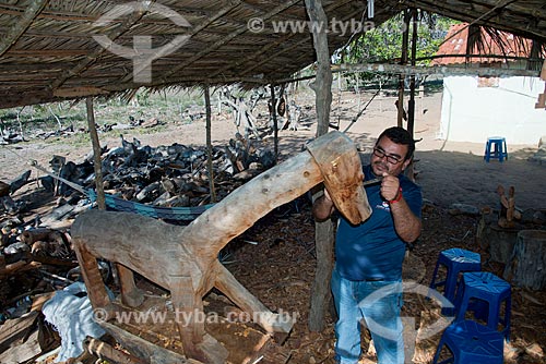  Subject: Craftsman popular Luiz Carlos da Silva known as Luiz Benicio in Catimbau National Park where it lives / Place: Buique city - Pernambuco state (PE) - Brazil / Date: 08/2012 