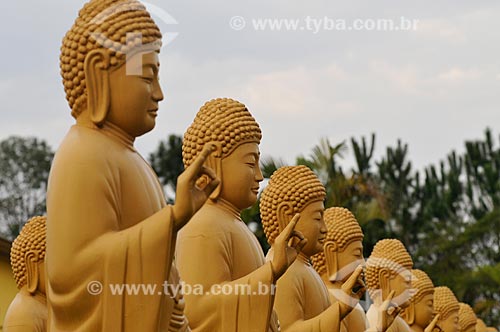  Subject: Statues in Buddhist temple - female statues with the position of a hand representing welcome and another hand positive energy / Place: Foz do Iguacu city - Parana state (PR) - Brazil / Date: 07/2012 