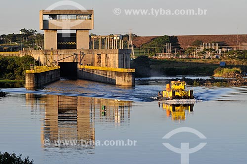  Subject: Sluice of Nova Avanhandava Hydroelectric Plant (1982) / Place: Buritama city - Sao Paulo state (SP) - Brazil / Date: 07/2012 