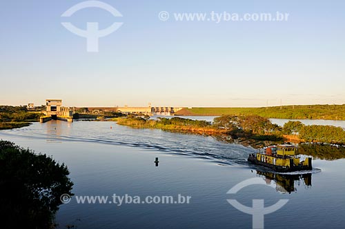  Subject: Sluice of Nova Avanhandava Hydroelectric Plant (1982) / Place: Buritama city - Sao Paulo state (SP) - Brazil / Date: 07/2012 