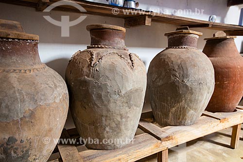  Subject: Jug (used to store water) in the interior of house headquarters of Farm Nao me Deixes / Place: Daniel de Queiroz district - Quixada citty - Ceara state (CE) - Brazil / Date: 11/2012 