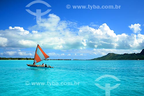  Subject: Raft with tourists / Place: Bora Bora Island - French Polynesia - Oceania / Date: 10/2012 
