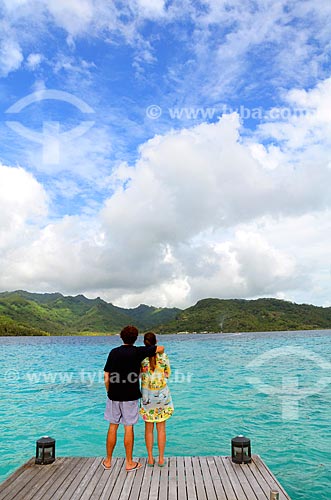  Subject: Couple admiring the sea on a pier / Place: Tahaa Island - French Polynesia - Oceania / Date: 10/2012 