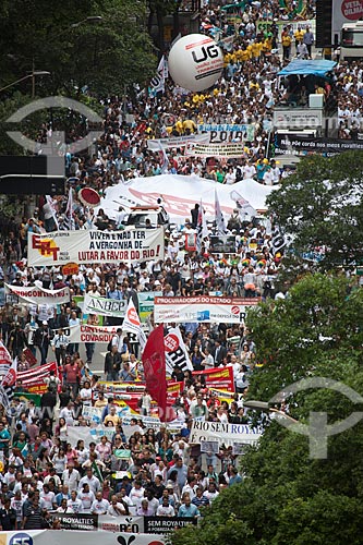  Manifestation Veta Dilma: against the injustice in defense of Rio - in Rio Branco avenue by the veto to the project of redistribution of petroleum royalties  - Rio de Janeiro city - Rio de Janeiro state (RJ) - Brazil