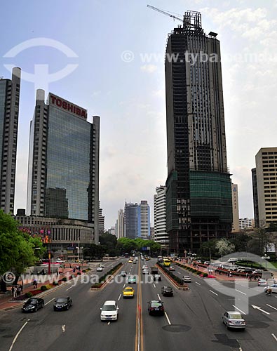  Subject: Traffic on avenue with buildings in the background / Place: Yuexiu District - Guangzhou - China - Asia / Date: 03/2010 