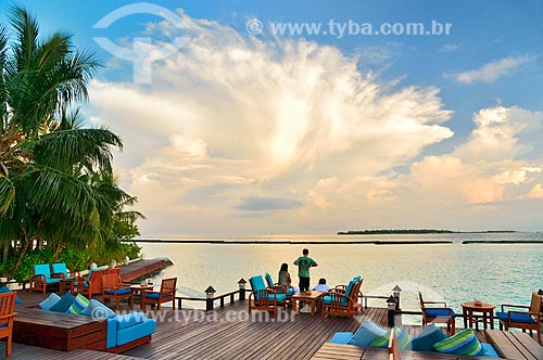 Subject: People sitting on deck / Place: Furanafushi - Republic of Maldives - Asia / Date: 04/2010 