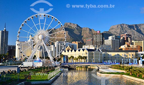  Subject: Giant wheel with buildings in the background / Place: Cape Town city - South Africa - Africa / Date: 07/2010 