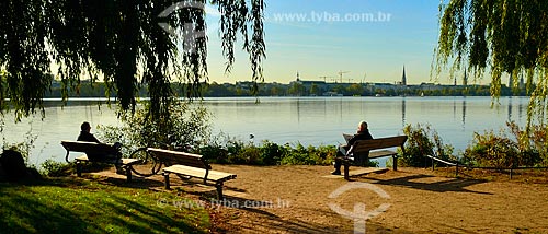  Subject: Old men sitting on the banks of the Alster Lake / Place: Hamburg city - Germany - Europe / Date: 10/2011 