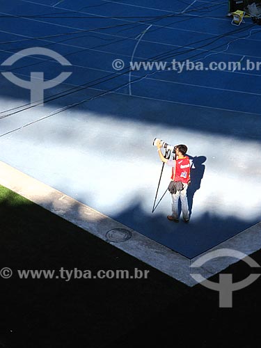  Subject: Photographer working in soccer game at Joao Havelange Olympic Stadium (Engenhao) / Place: Engenho de Dentro neighborhood - Rio de Janeiro city - Rio de Janeiro state (RJ) - Brazil / Date: 11/2012 