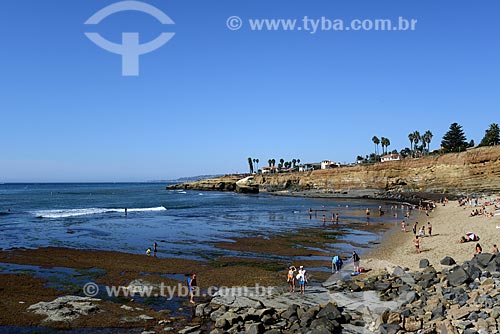  Subject: Bathers in Sunset Cliffs Beach / Place: Sunset Cliffs - San Diego city - California state - United States of America - USA / Date: 09/2012 