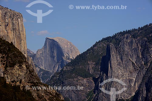  Subject: View from Yosemite Valley with the mountain Half Dome in the background, in Yosemite National Park / Place: California state - United States of America - USA / Date: 09/2012 