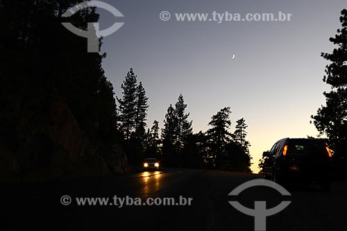  Subject: Cars on road of Yosemite National Park / Place: California state - United States of America - USA / Date: 09/2012 