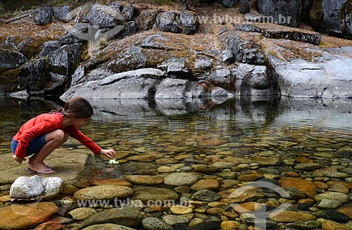  Subject: Girl in river of Wawona camping to the south of Yosemite National Park / Place: California state - United States of America - USA / Date: 09/2012 