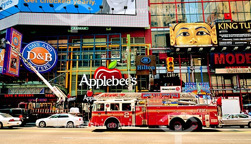  Subject: Fire truck in New York at 42 street - Times Square region / Place: Manhattan - New York - United States of America - North America / Date: 08/2010 