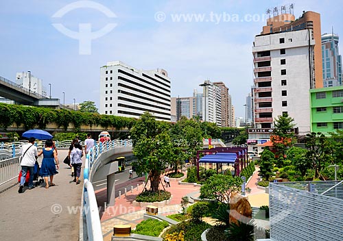  Subject: Footbridge with buildings in the background / Place: Yuexiu District - Guangzhou - China - Asia / Date: 08/2010 