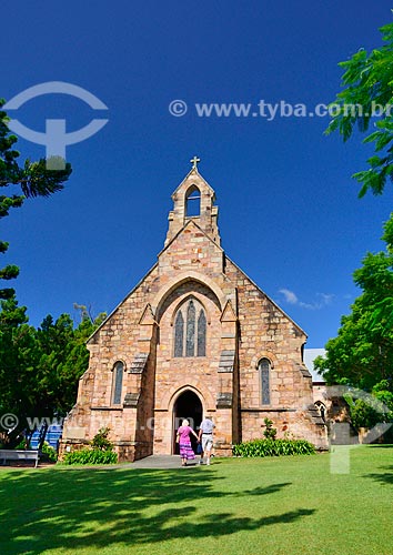  Subject: Couple holding hands in front of Saint Mary the Virgin Church - 1873 / Place: Brisbane city - Queensland state - Australia - Oceania / Date: 01/2011 