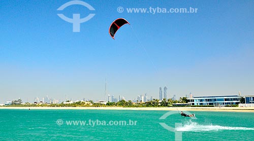  Subject: Kitesurf in Jumeirah Beach / Place: Jumeirah neighborhood - Dubai city - United Arab Emirates - Asia / Date: 02/2011 